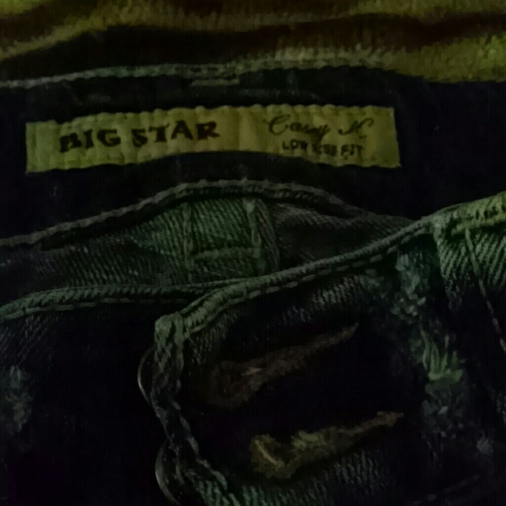 Capri styled Cut Off Jeans - Picture 2 of 7